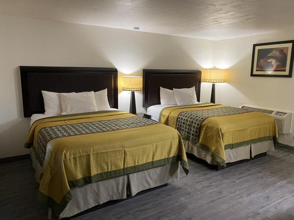 Queen Room with Two Queen Beds interior